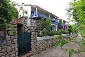 Apartments with a parking space Porozina, Cres - 23050