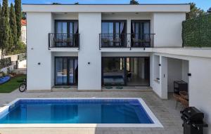 Stunning Home In Supetar