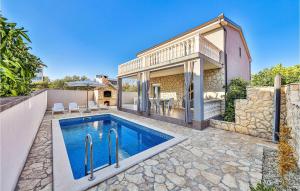 Stunning Home In Okrug Gornji With Wifi