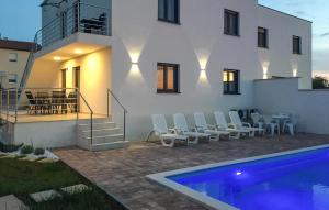 Cozy Apartment In Umag With Wifi