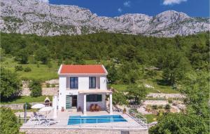 Lovely Home In Gornje Tucepi With Kitchen
