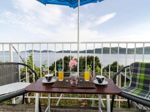 Apartment Giovani - Two Bedroom Apartment with Balcony and Sea View