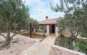 Awesome Home In Prosika With Wifi