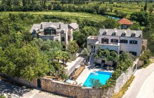 Gorgeous Home In Zmijavci With Kitchen