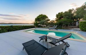 Amazing Apartment In Pirovac