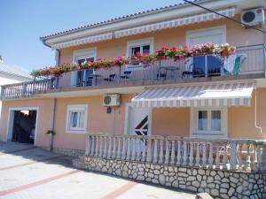 One-Bedroom Apartment in Senj II