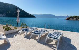 Three-Bedroom Apartment Blace With Sea View 06