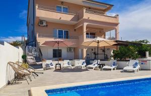 Holiday Home - Five-Bedroom Holiday Home Kanica With Sea View
