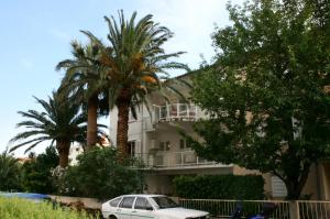 Apartments and rooms with parking space Makarska - 6644