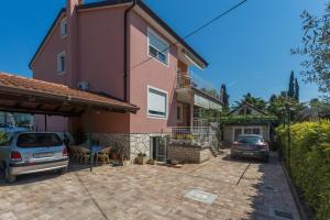 Apartments with a parking space Umag - 7063