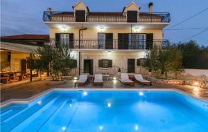 Amazing Home In Unesic With Wifi