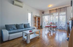 Lovely Apartment In Umag With Kitchen