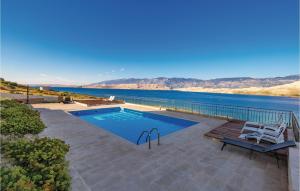 2 Bedroom Beautiful Apartment In Pag