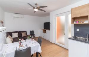 1 Bedroom Cozy Apartment In Starigrad