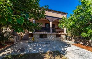 Beautiful Home In Starigrad - Paklenica With Wifi