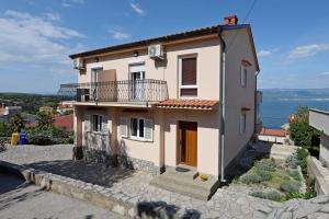Apartments and rooms with parking space Vrbnik, Krk - 5299
