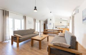 Pet Friendly Home In Grubine