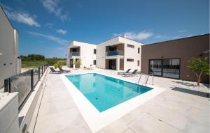 Luxurious Apartment In Vrsi With Sauna