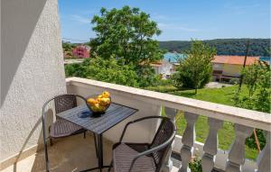 1 Bedroom Amazing Apartment In Kampor