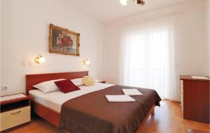 Beautiful Apartment In Pag With Kitchen