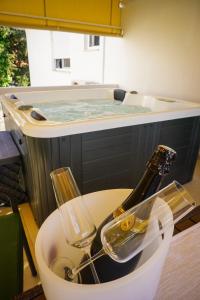 Apartment Paula with Private Jacuzzi and Parking- near the Beach