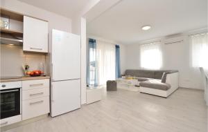Gorgeous Apartment In Vrsi-Mulo With Wifi
