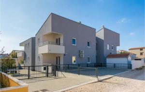 Amazing Apartment In Vrsi-Mulo With Kitchen