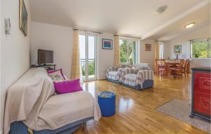 2 Bedroom Awesome Home In Gornje Tucepi