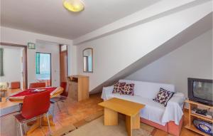 Stunning Apartment In Punat With Kitchen