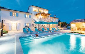 5 Bedroom Amazing Home In Vodnjan