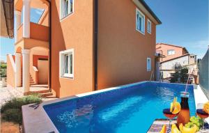 Nice Home In Liznjan With Outdoor Swimming Pool