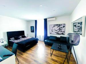Octagon Main Square Apartment
