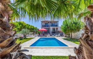 Awesome Home In Volme With Outdoor Swimming Pool