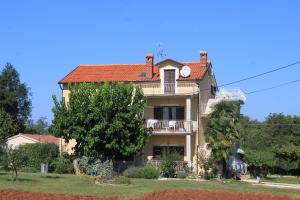 Apartment Basanija 7149b