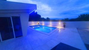 Penthouse Jacuzzi & Pool Apartmants