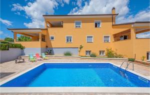 Beautiful Home In Sorici-Kanfanar With Kitchen