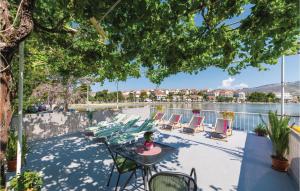 4 Bedroom Beach Front Home In Stobrec