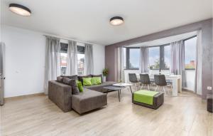 Gorgeous Apartment In Pjescana Uvala With Wifi