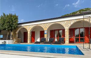3 Bedroom Nice Home In Starigrad