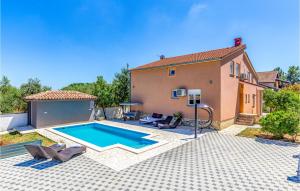 Gorgeous Apartment In Pula With Wifi