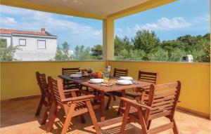 2 Bedroom Lovely Home In Liznjan