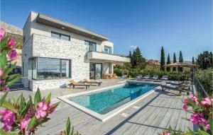 Cozy Home In Kucine With Jacuzzi