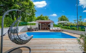 House Smoky with private pool and jacuzzi