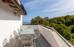 Lovely Apartment In Brsec With House Sea View