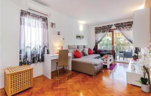 Lovely Apartment In Jadranovo With Wifi