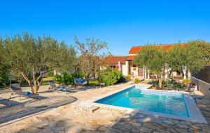 2 Bedroom Lovely Home In Konjevrate