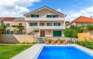 Beautiful Home In Imotski With Kitchen