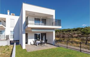 3 Bedroom Gorgeous Home In Brodarica