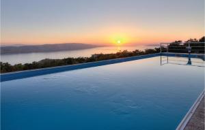Nice Apartment In Stinica With Wifi