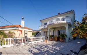 Gorgeous Apartment In Novi Vinodolski
